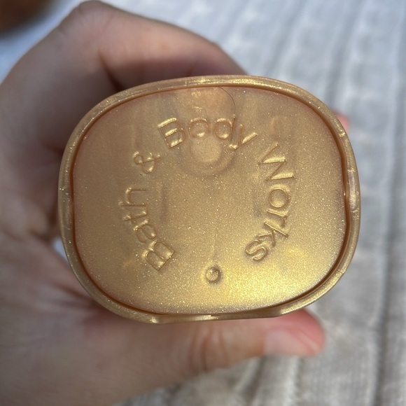 NWT Bath & Body Works Gingham Glow Body Lotion 
8 oz  shea butter coconut oil. - Picture 7 of 7